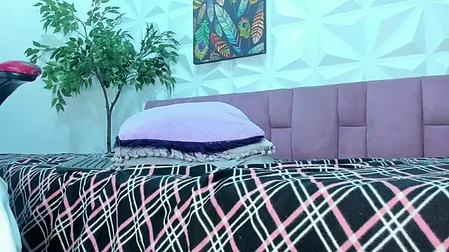 Snapshot of Hellen_Sky chatting on 03/01/25, 01:11 Hellen Sky online show from 03/01/25, 01:11