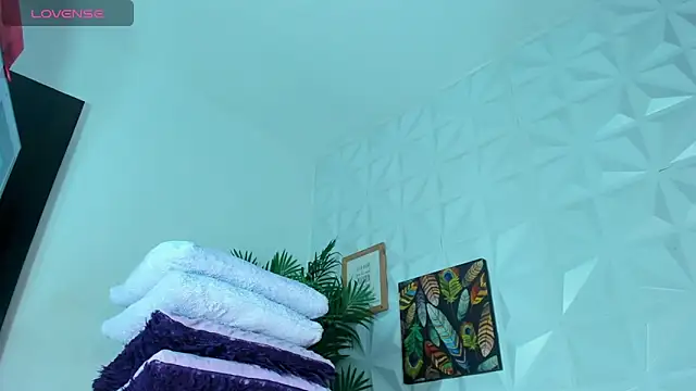 Snapshot of Hellen_Sky chatting on 09/08/25, 07:13 Hellen Sky online show from 09/08/25, 07:13