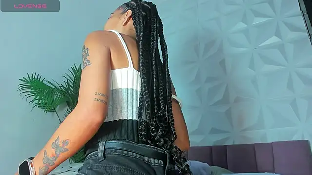 Snapshot of Hellen_Sky chatting on 09/23/25, 07:17 Hellen Sky online show from 09/23/25, 07:17