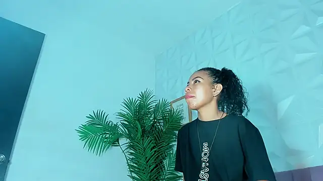 Snapshot of Hellen_Sky chatting on 10/03/25, 07:11 Hellen Sky online show from 10/03/25, 07:11