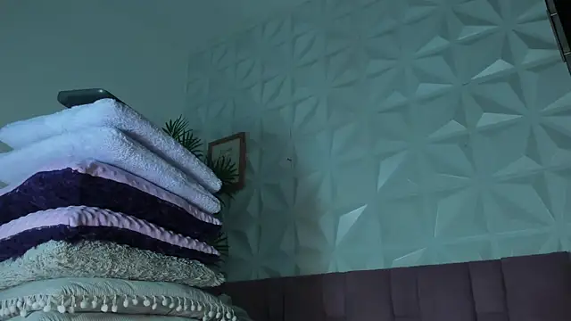 Snapshot of Hellen_Sky chatting on 10/15/25, 06:08 Hellen Sky online show from 10/15/25, 06:08