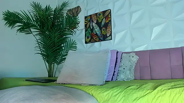 Snapshot of Hellen_Sky chatting on 11/24/25, 07:35 Hellen Sky online show from 11/24/25, 07:35