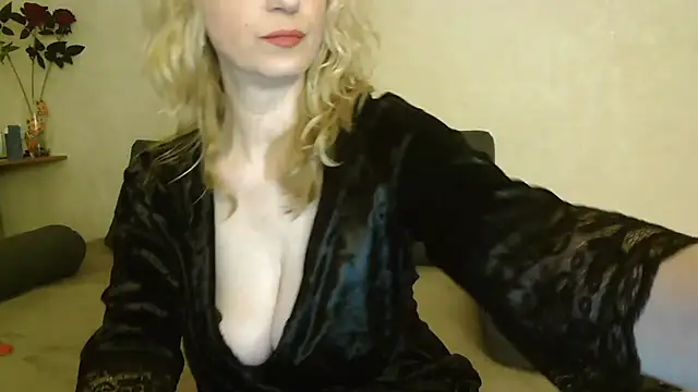 Snapshot of Natasha_Nannette chatting on 11/21/25, 07:34 Natasha Nannette online show from 11/21/25, 07:34