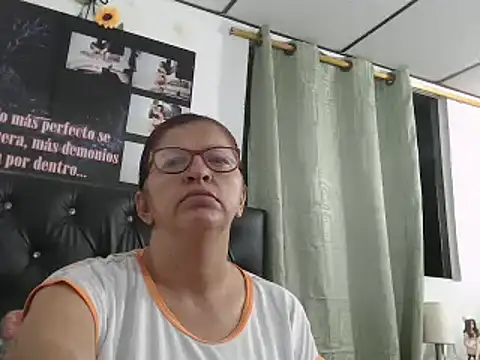 Snapshot of jellyfishhot chatting on 02/16/25, 03:04 jellyfishhot online show from 02/16/25, 03:04