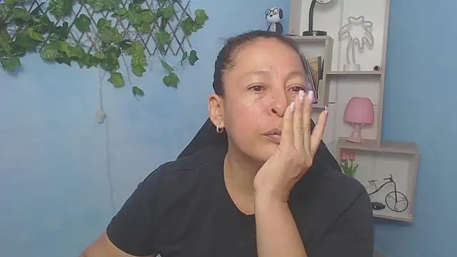 mature martina online show from 11/28/25, 06:32