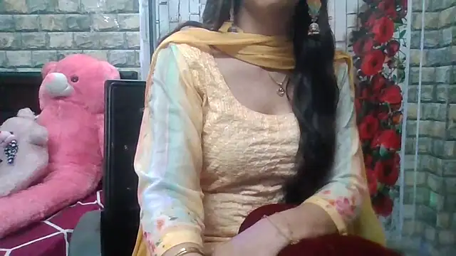 Snapshot of Sexy_iknoor chatting on 03/07/26, 05:37 Sexy iknoor online show from 03/07/26, 05:37