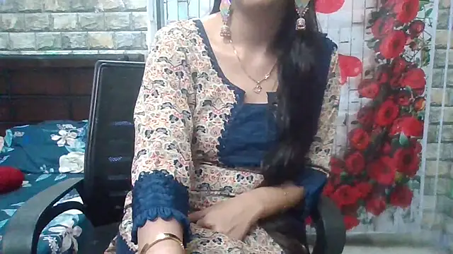 Snapshot of Sexy_iknoor chatting on 03/11/26, 05:35 Sexy iknoor online show from 03/11/26, 05:35