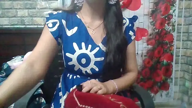 Snapshot of Sexy_iknoor chatting on 03/18/26, 05:32 Sexy iknoor online show from 03/18/26, 05:32