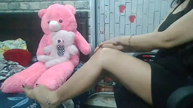 Snapshot of Sexy_iknoor chatting on 04/17/26, 03:31 Sexy iknoor online show from 04/17/26, 03:31