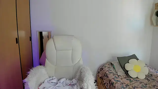 Snapshot of bigbooty-30 chatting on 03/08/25, 01:57 bigbooty-30 online show from 03/08/25, 01:57