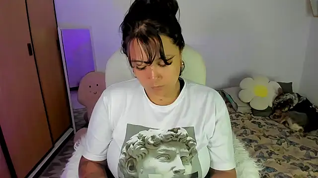 Snapshot of bigbooty-30 chatting on 03/13/25, 03:33 bigbooty-30 online show from 03/13/25, 03:33