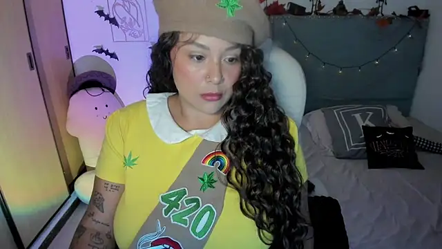 Snapshot of bigbooty-30 chatting on 10/28/25, 11:29 bigbooty-30 online show from 10/28/25, 11:29