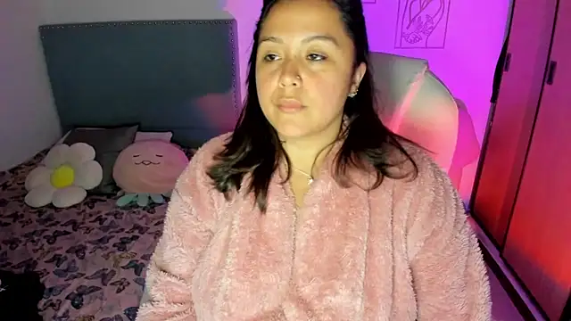 Snapshot of bigbooty-30 chatting on 11/25/25, 12:43 bigbooty-30 online show from 11/25/25, 12:43