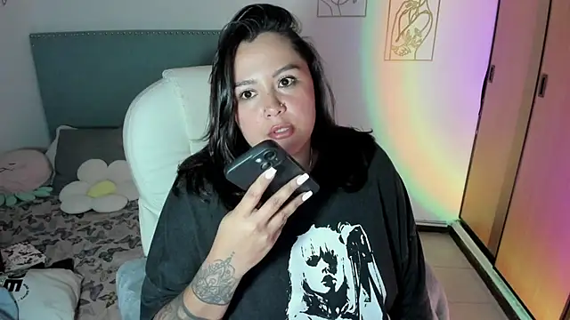 Snapshot of bigbooty-30 chatting on 11/27/25, 01:07 bigbooty-30 online show from 11/27/25, 01:07