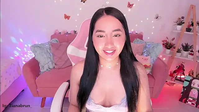 Zara uwu  online show from 10/15/25, 11:21