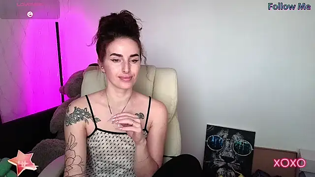 xx adrihanna xx online show from 02/05/25, 01:00