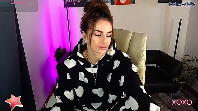 xx adrihanna xx online show from 03/11/25, 04:40