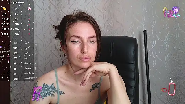 Snapshot of xx_adrihanna_xx chatting on 06/10/26, 05:50 xx adrihanna xx online show from 06/10/26, 05:50