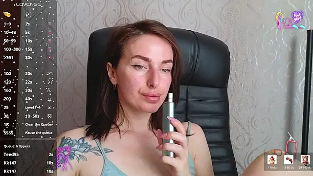 Snapshot of xx_adrihanna_xx chatting on 06/12/26, 04:44 xx adrihanna xx online show from 06/12/26, 04:44