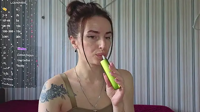 Snapshot of xx_adrihanna_xx chatting on 06/17/26, 06:05 xx adrihanna xx online show from 06/17/26, 06:05