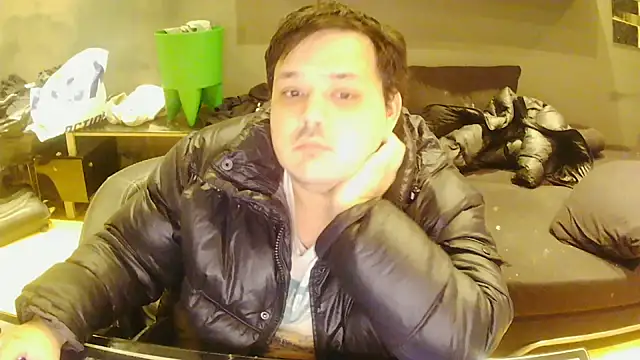 Snapshot of Bebemickey75 chatting on 11/16/25, 08:47 Bebemickey75 online show from 11/16/25, 08:47