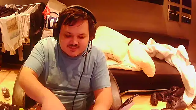 Snapshot of Bebemickey75 chatting on 11/30/25, 12:25 Bebemickey75 online show from 11/30/25, 12:25