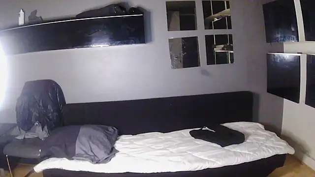 Snapshot of Bebemickey75 chatting on 03/01/26, 12:56 Bebemickey75 online show from 03/01/26, 12:56