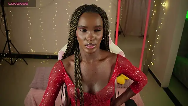 Snapshot of LuanaRisque chatting on 04/16/26, 05:41 LuanaRisque online show from 04/16/26, 05:41