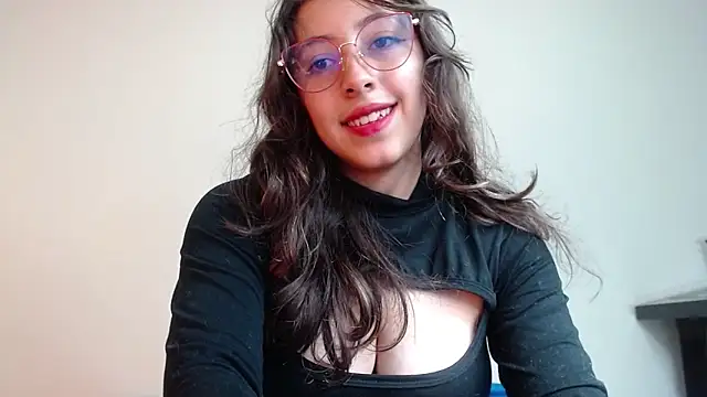 Snapshot of kute_Aliz chatting on 03/21/25, 01:56 kute Aliz online show from 03/21/25, 01:56