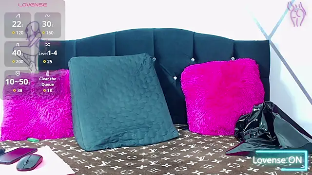 Snapshot of SOLL_RED chatting on 01/30/25, 02:27 SOLL RED online show from 01/30/25, 02:27