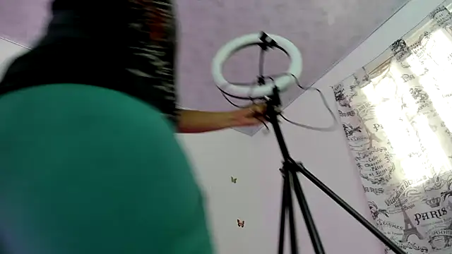 Snapshot of Angelblue_ chatting on 02/15/25, 06:23 Angelblue online show from 02/15/25, 06:23