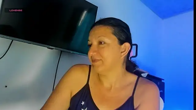 Snapshot of Angelblue_ chatting on 06/06/26, 01:27 Angelblue online show from 06/06/26, 01:27