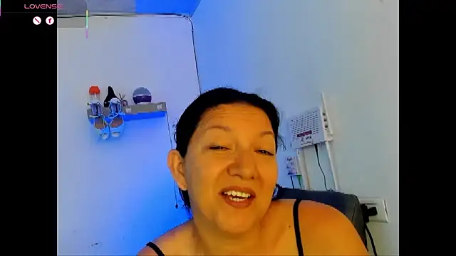 Snapshot of Angelblue_ chatting on 06/24/26, 02:16 Angelblue online show from 06/24/26, 02:16