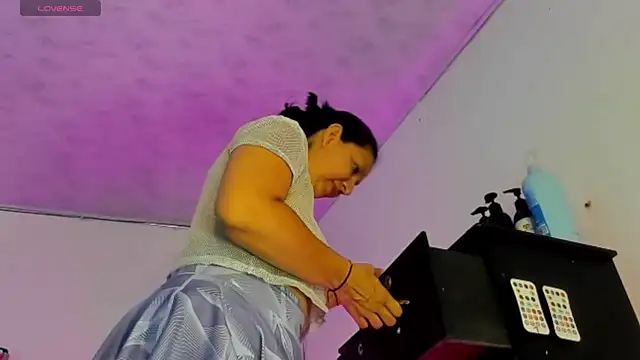 Snapshot of Angelblue_ chatting on 06/26/26, 01:48 Angelblue online show from 06/26/26, 01:48