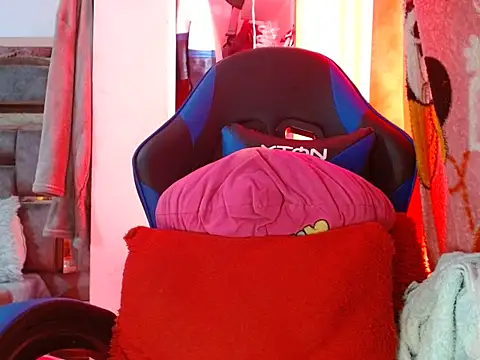 coral1727 online show from 02/04/25, 06:49