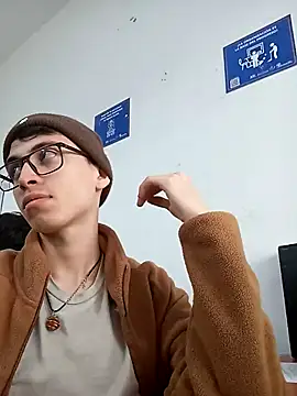 Snapshot of Norehg chatting on 02/13/25, 12:43 Norehg online show from 02/13/25, 12:43