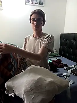 Snapshot of Norehg chatting on 03/08/25, 10:13 Norehg online show from 03/08/25, 10:13