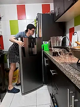 Snapshot of Norehg chatting on 03/14/25, 06:32 Norehg online show from 03/14/25, 06:32