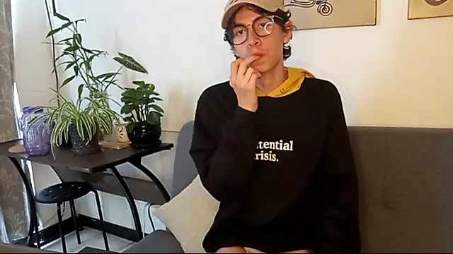 Snapshot of Norehg chatting on 10/12/25, 08:41 Norehg online show from 10/12/25, 08:41