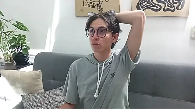 Snapshot of Norehg chatting on 10/14/25, 08:15 Norehg online show from 10/14/25, 08:15