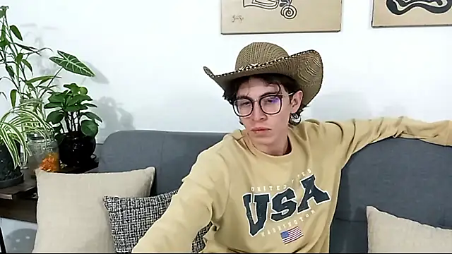 Snapshot of Norehg chatting on 10/15/25, 10:04 Norehg online show from 10/15/25, 10:04