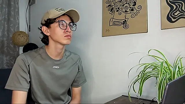 Snapshot of Norehg chatting on 10/22/25, 11:59 Norehg online show from 10/22/25, 11:59