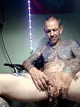 deepstroker42071 online show from 10/13/25, 06:13