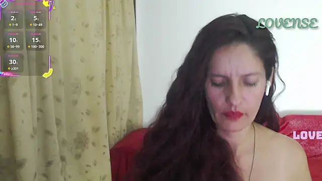 Snapshot of catalina_duran1 chatting on 11/10/25, 05:17 catalina duran1 online show from 11/10/25, 05:17