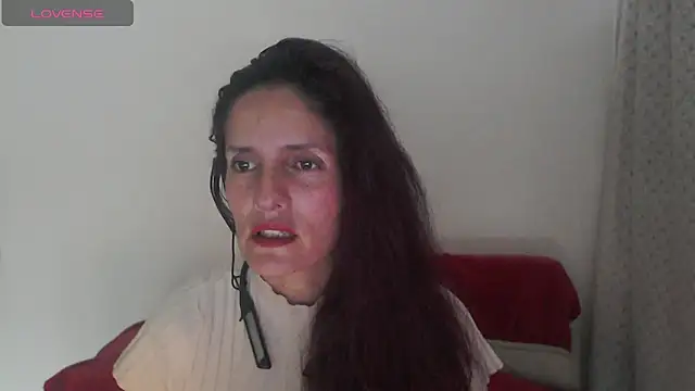 Snapshot of catalina_duran1 chatting on 11/23/25, 04:45 catalina duran1 online show from 11/23/25, 04:45