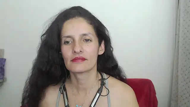 Snapshot of catalina_duran1 chatting on 12/15/25, 04:17 catalina duran1 online show from 12/15/25, 04:17