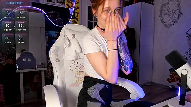 Snapshot of Sunny_Mouse_ chatting on 12/04/24, 04:05 Sunny Mouse  online show from 12/04/24, 04:05