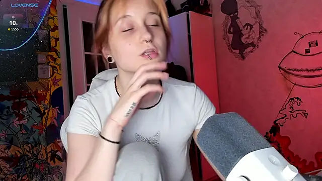 Snapshot of Sunny_Mouse_ chatting on 02/12/25, 03:27 Sunny Mouse  online show from 02/12/25, 03:27