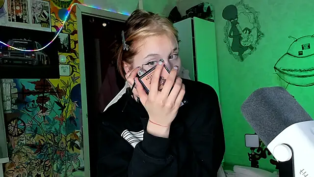 Snapshot of Sunny_Mouse_ chatting on 02/18/25, 04:26 Sunny Mouse  online show from 02/18/25, 04:26