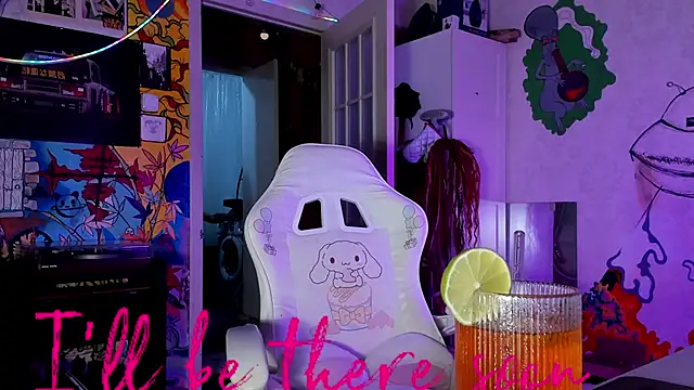 Snapshot of Sunny_Mouse_ chatting on 09/17/25, 04:41 Sunny Mouse  online show from 09/17/25, 04:41